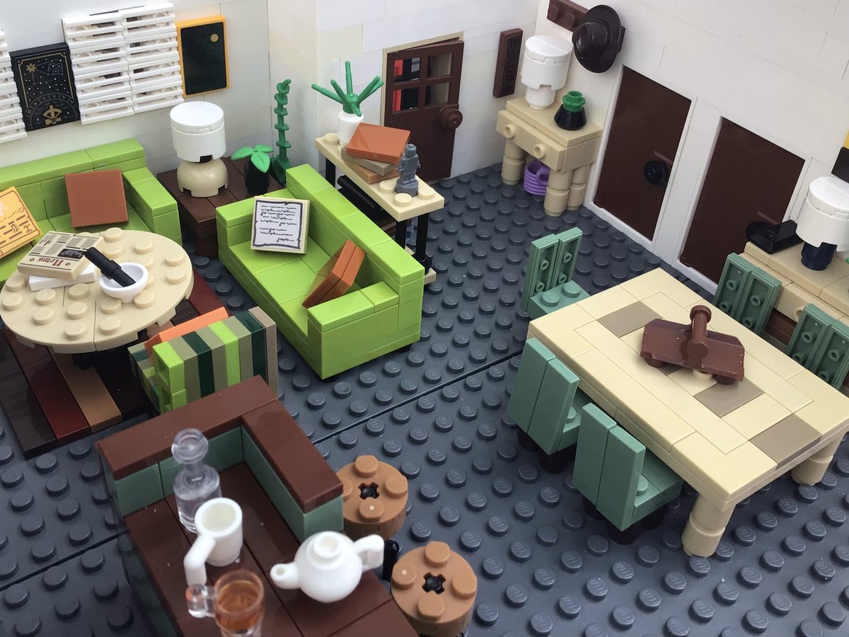 MHoltham's tweet image. 28 Ramsay Street, @neighbours.
Karl and Susan Kennedy’s home, in Lego form.