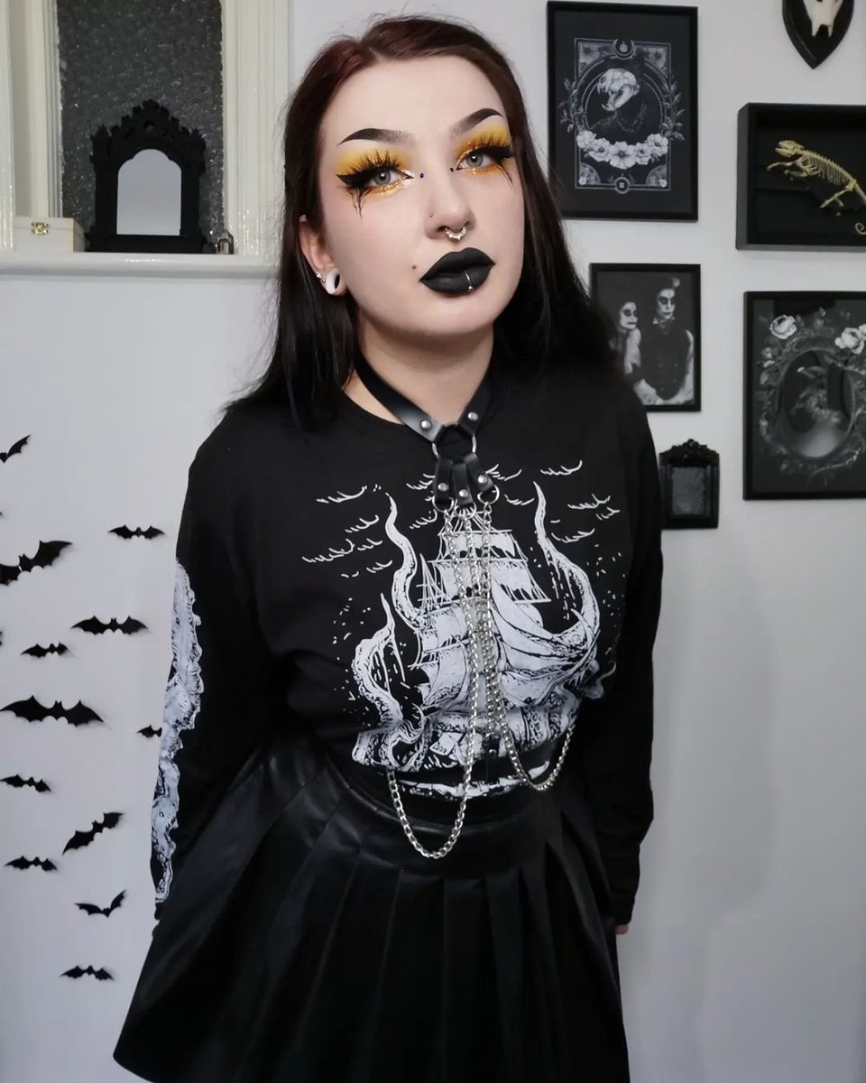 VampireFreaks's tweet photo. Release The Kraken!
The stunning @friendly.sea.witch rocking our Release the Kraken Tee!
#Kraken #Alternative #Vampirefreaks #Harness #GothModel #Gothic #SpookyTee #ReleaseTheKraken #SpookyLife #GothicTee https://t.co/yA96WQ2hMb