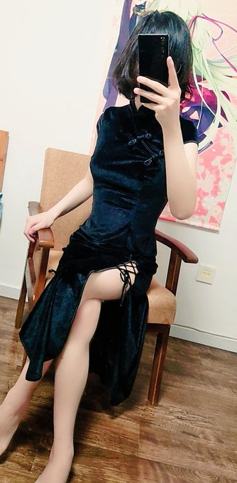 最近好忙&hellip;&hellip;终于有空了 试了一下这种黑色旗袍，随便用手机拍了下感觉效果还好&hellip;&hellip;？明后两天趁着有空再拍点好啦 顺便感觉自己的奶子总算有些发育啦 (挤一挤总还是有的) #伪娘 #男の娘 https://t<a href="/tag/%E4%BC%AA%E5%A8%98"class="tags">#伪娘</a><a href="/tag/%E7%94%B7%E3%81%AE%E5%A8%98"class="tags"><span>#男の娘</span></a>