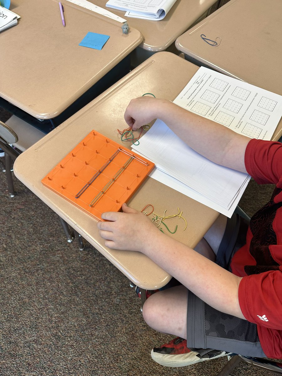 MsRachelCohen's tweet photo. We really used our creativity in math this morning! First we used geo-boards to create different polygons and then we designed robots with different parallel and perpendicular lines 🤖 @TurnerCreekES https://t.co/gs1LntELFo