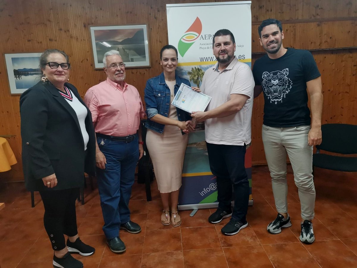 AECPArona's tweet photo. 📌 Reunión con @fatimalemesR candidata del #PPArona
Otra formación política que ha mostrado su interés por conocer las propuestas del sector comercial de #Arona
#comercio #seguridad #infraestructuras #aparcamientos
@ALGN73 @VctorM2 https://t.co/vLte8A4Ufr