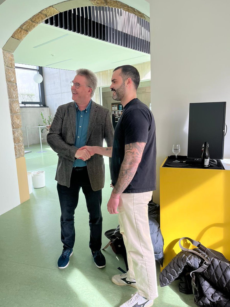 EvaHeviaGroup's tweet photo. Fantastic to see our Masters student @DCBPunibern Gian Luca Righetti receiving the Prize for the best presentation at #BeNeFri Students Symposium @youngSCS1 Way to go Gian Luca!! #teamSodium #proudsupervisor https://t.co/kK0R1PQq9k