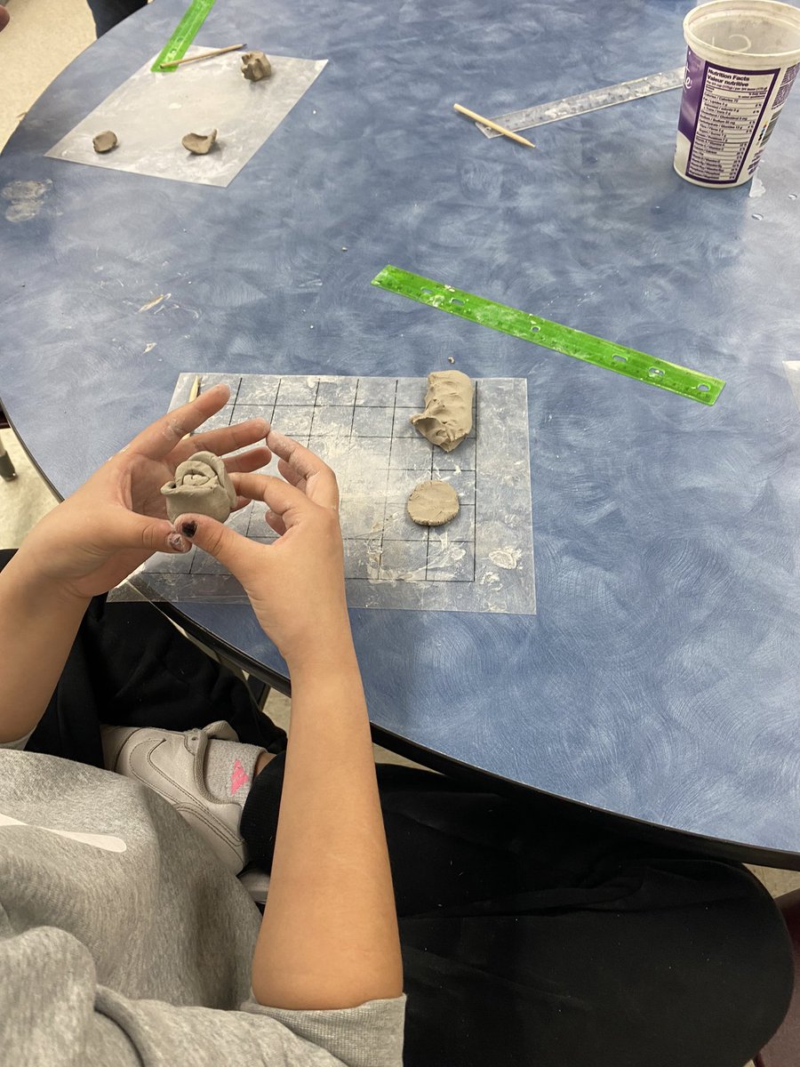 MrsCaitlinMunro's tweet photo. Thank you Mrs. Galbraith for showing our students how to work with clay @darwinLRSD https://t.co/DQ6EnnbbHz