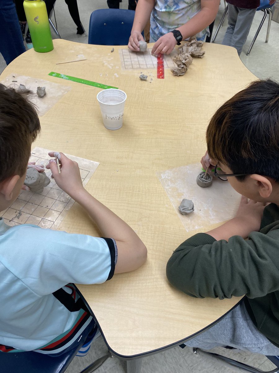 MrsCaitlinMunro's tweet photo. Thank you Mrs. Galbraith for showing our students how to work with clay @darwinLRSD https://t.co/DQ6EnnbbHz