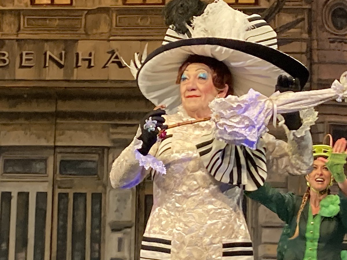 MarkWitchell's tweet photo. Great to see @IanMcKellen @gabrielfleary @AnnaJaneCasey today @BristolHipp in the amazing @MotherGooseShow You were all outstanding! @xxAnnawitchell1 https://t.co/iP5GfA1Cng