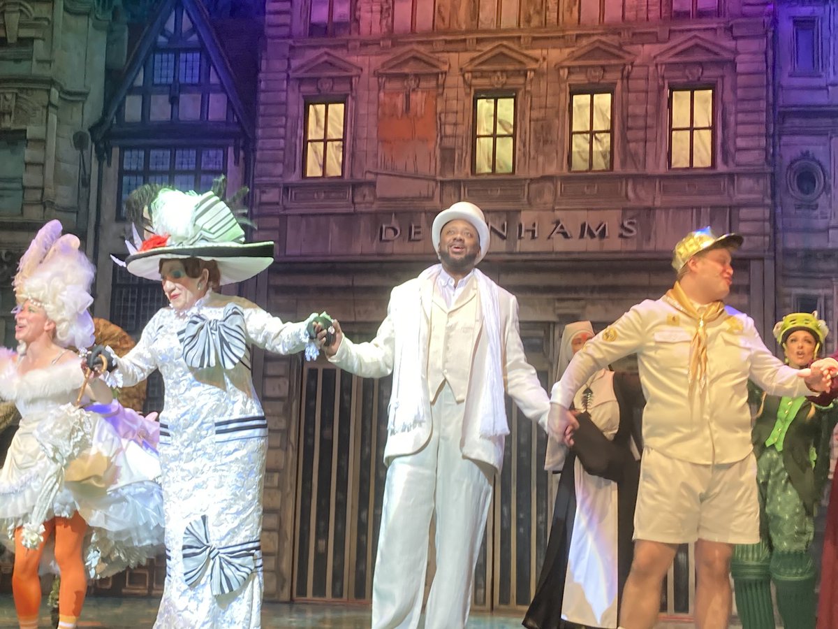 MarkWitchell's tweet photo. Great to see @IanMcKellen @gabrielfleary @AnnaJaneCasey today @BristolHipp in the amazing @MotherGooseShow You were all outstanding! @xxAnnawitchell1 https://t.co/iP5GfA1Cng