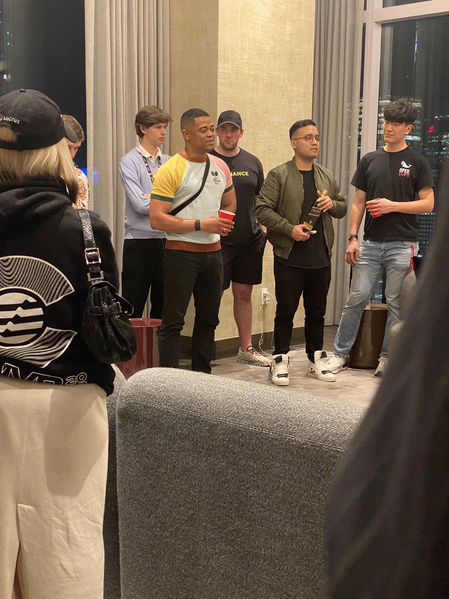HeyYoGB's tweet photo. Wanna job in Web3? 

find side events at NFT NYC as powerful networking opportunities! 

I went to an Aptos gaming event last night and met so many founders that just started building with funding looking to hire 

Get out there and talk 🗣️ https://t.co/em7SOVqE0T