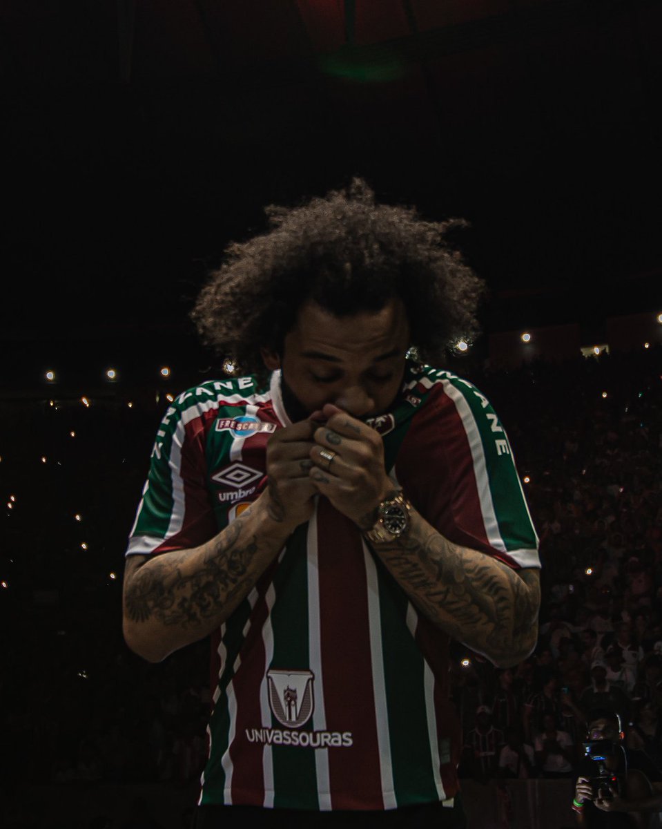 FluminenseFC's tweet photo. Feliz #DiaInternacionalDoBeijo! 😘🇭🇺 https://t.co/sAmEcGb8uT