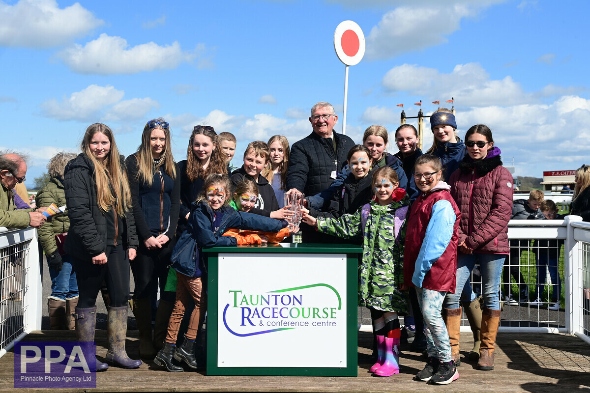 Race 2 Winner, <a href="/TauntonRacing/">Taunton Racecourse & Conference Centre</a>, Iliko D’Olivate ridden by Bryony Frost for Trainer, <a href="/PFNicholls/">Paul Nicholls OBE</a> 

<a href="/RacingtoSchool/">Racing to School</a> 

@wmnsport @somlivesport <a href="/HiggsonHorses/">Martin Higgs</a> <a href="/WMNHorses/">WMN Horses</a>