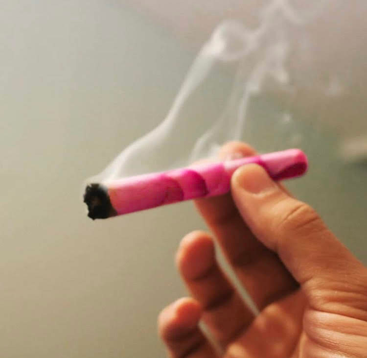 Rose_Cones's tweet photo. Sometimes you just gotta kick back and #smokeroses 🌹 #rosejoint #Mmemberville #herbworthy #cannabiscommunity #rosecone https://t.co/JUGHWPhhnv