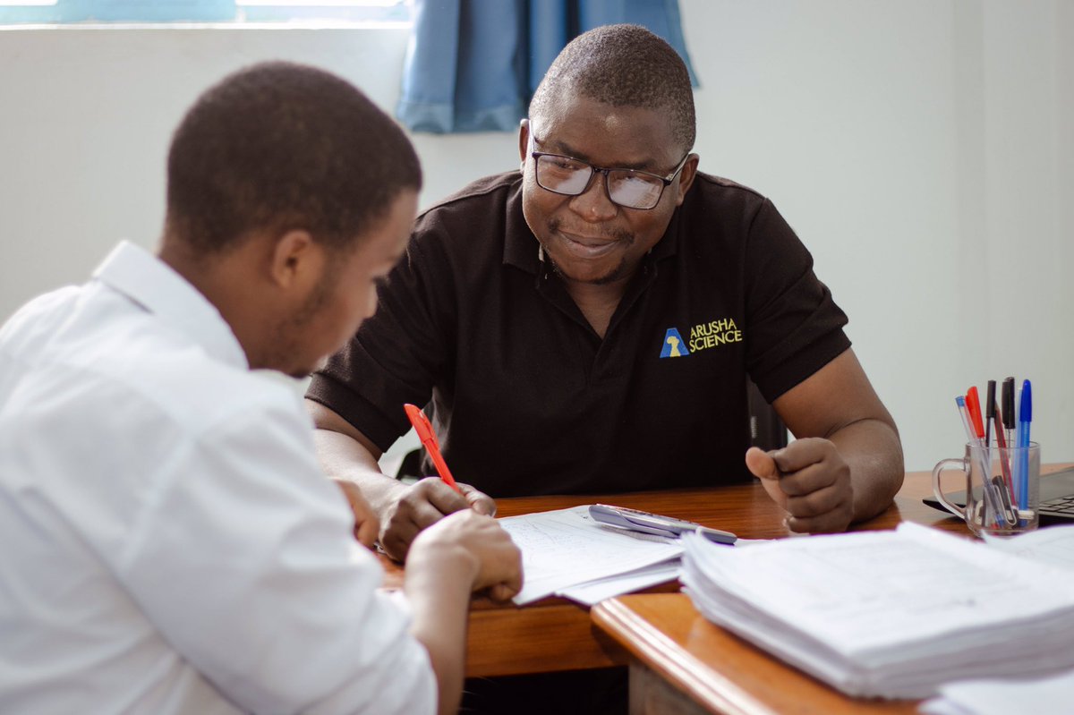 ArushaScience's tweet image. “Better than a thousand days of diligent study, is one day with a great teacher” - Japanese Proverb.

#teachingstem #arushascience #stemeducation #elimu #sayansi #tanzania #teacherandstudent #fundisha #mwalimu
