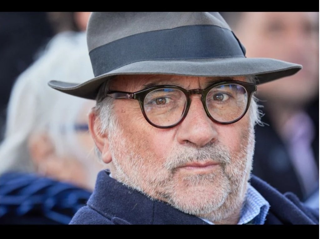 SwaniLaurence's tweet photo. ‼️ Antoine lors de l'inauguration de la Promenade Jean-Paul Belmondo. . #12avril2023 #Paris #Bestimages 🌸 https://t.co/YjTwtdN1Il