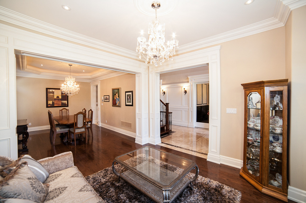 Elite_Trimworks's tweet photo. It doesn't take much to revamp a room completely. Even the addition of crown moulding and door headers can change everything. We love this look, do you?
#crownmoulding #doorheaders #trimwork #interiortrimwork #interiormoulding #crownmolding #interiordes… https://t.co/h2iJzrJaDx https://t.co/Es2GKbLnlT