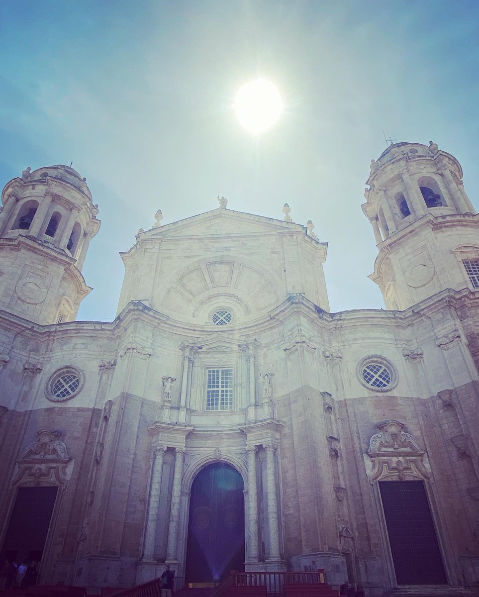 robinsoncruzsoe's tweet photo. Great stop on the way back in #Cadiz #Spain. Like the fact you can walk from the ship and you’re in town in 5 minutes, as the captain reverses the ship into town 🛳️🌺🏝️🏛️ @pandocruises #Arvia #Crusining https://t.co/7aFcgROECl