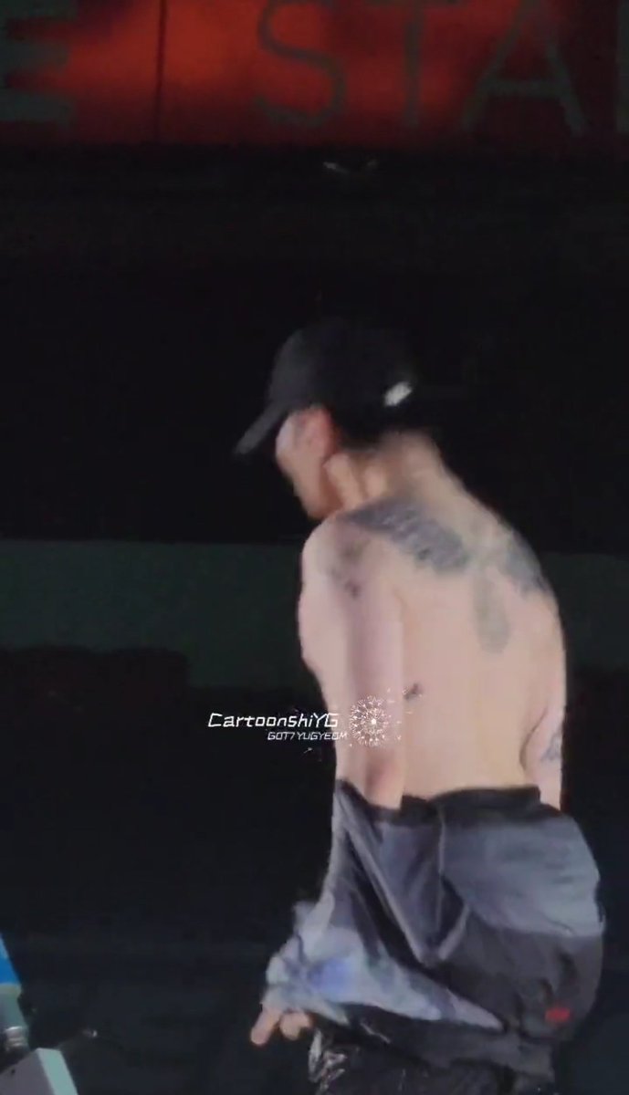 MentionsYugyeom's tweet photo. Yugyeom's lovely back tattoos made a guest appearance today 🔥

#WaterBombBKK_YugyeomSilverTeam
#유겸 #Yugyeom @yugyeom
#GOT7 #갓세븐 @GOT7 https://t.co/ZlzP77JD3j