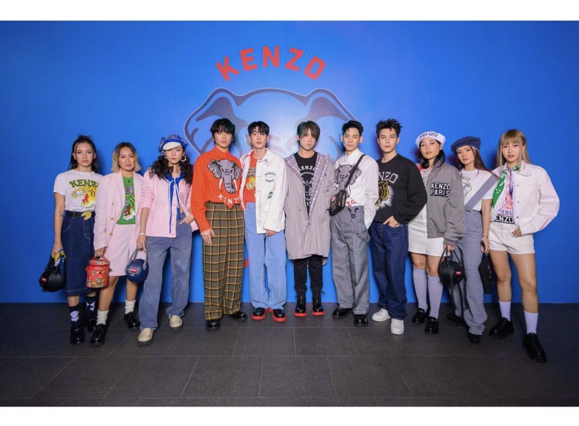 sussieyeung's tweet photo. Glad to see our rising star, 23-year old #KeungTo from our famous Hong Kong boy band @MIRROR_weare being invited to this important event of @Kenzo held in Singapore yesterday❤️❤️❤️
Keung To looks gorgeous in #KENZONIGO 's #Varsityjungle outfit 🥰
#keung_show #kenzosg #kenzomy https://t.co/Dd8fk4jmiz