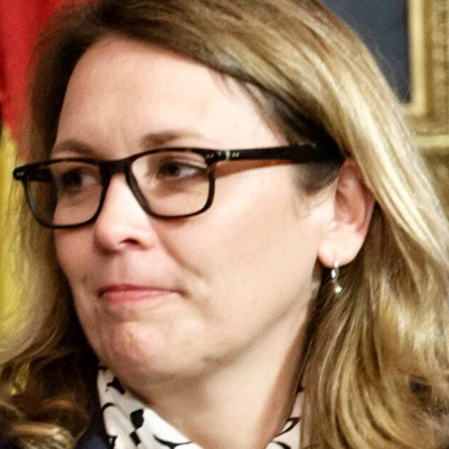 AnielaHoitink's tweet photo. Dana Hyde served in the Bill Clinton and Barack Obama administrations and also contributed to the 9/11 Commission.
Former White House Official Dies of Injuries After Business Jet Turbulence https://t.co/ht8WFMHoAC