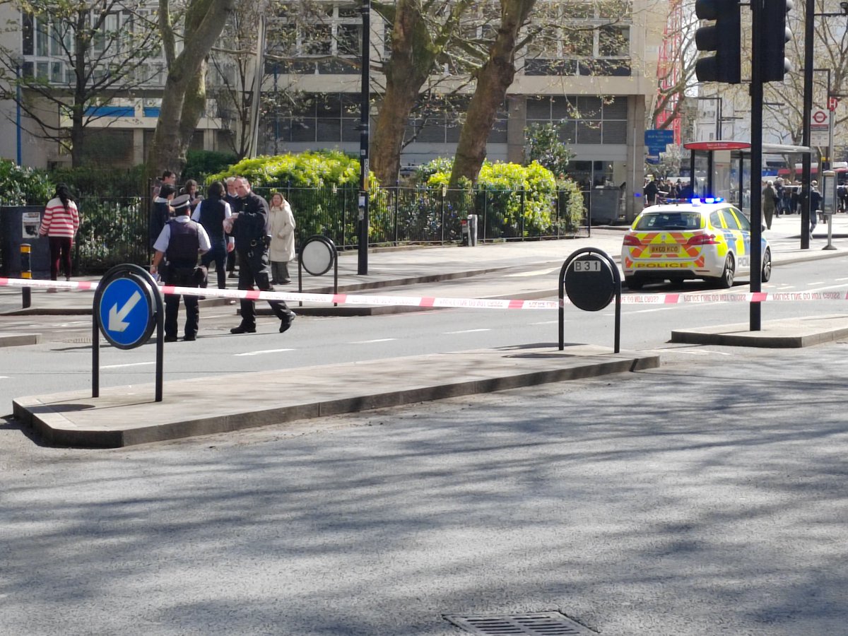 Police are evacuating buildings around an area of #ElephantAndCastle along Newington Causeway. No reason given at this moment. #Southwark #SE1