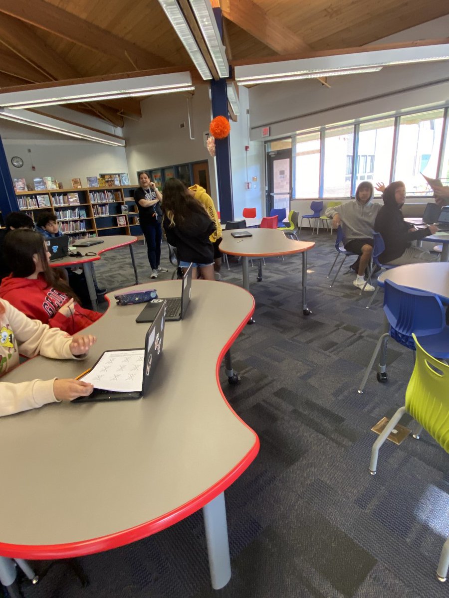 StoneMSReads's tweet photo. Using @worldbookinc encyclopedias in English &amp; Spanish to discover info on living writers! Thanks to our parent liaison Mrs. Stein for supporting us w/ translation. Next step: creating BIO-marks feat. @JasonReynolds83 @EngleMargarita @wimpykid @FCPS_LIS #inquire #communicator https://t.co/SrgUNSRkdm
