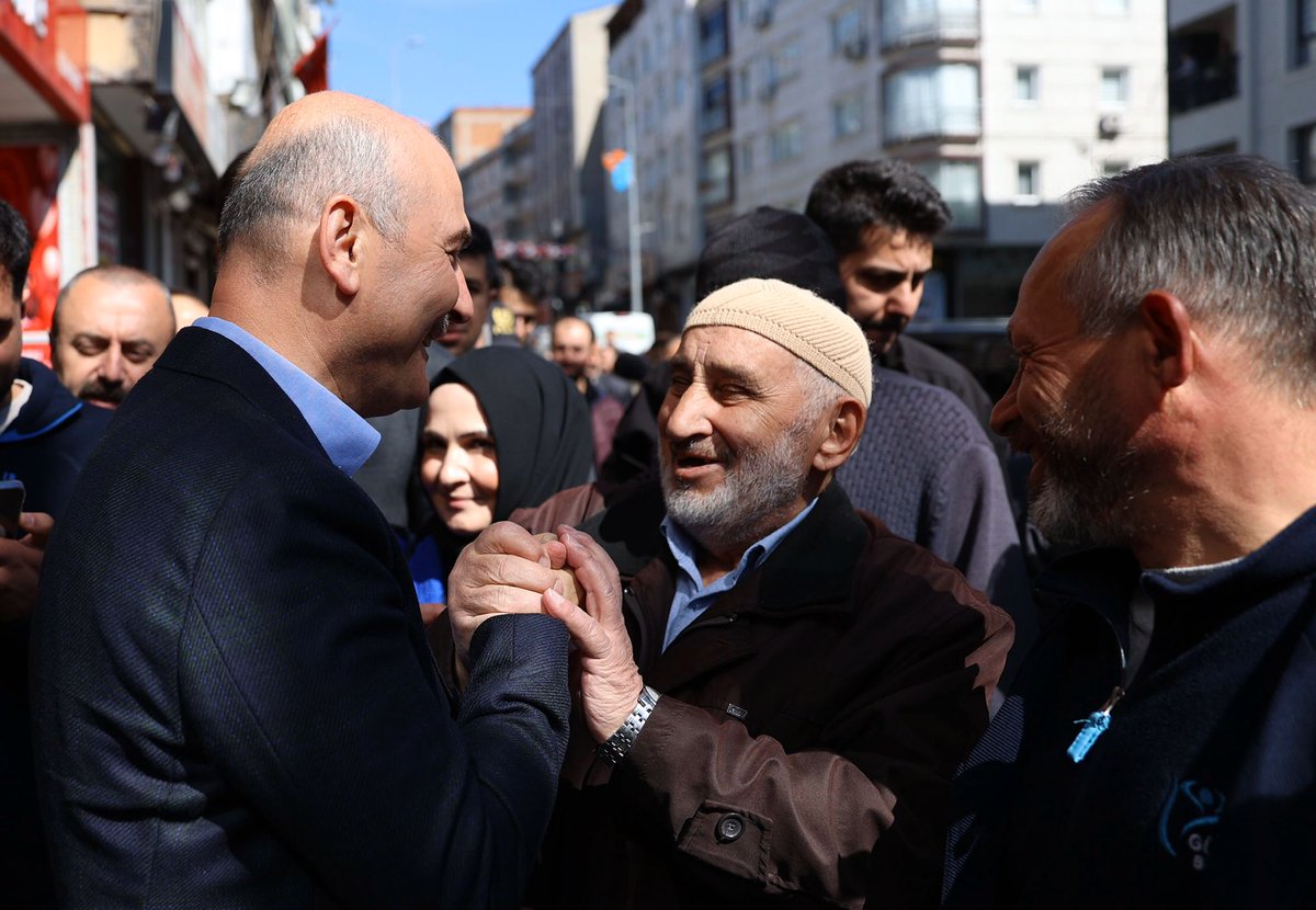 suleymansoylu's tweet photo. Esenler'de, hemşehrilerimizle 📷

📍İstanbul
#DoğrusuAKParti https://t.co/GwN87hQCam
