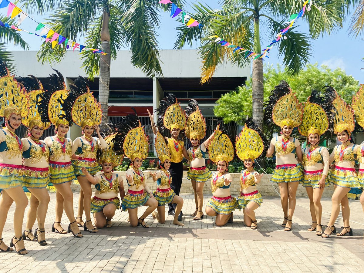 AxleAlfeche18's tweet photo. What a blast thanks God ✨🙏

Brazil🇧🇷✨(Aleosan District Hospital Dancer’s 2023)
Semana sang Iloilo 2023 💚 https://t.co/tDQix9nivf