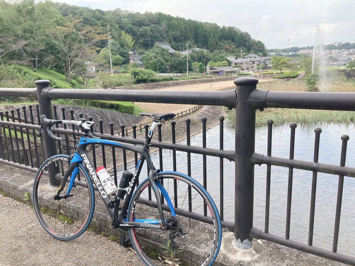 u_u_nii's tweet photo. 新潟大学 工学部棟前でロードバイクの盗難が発生した模様です。
被害届提出済みとのことです。

・PINARELLO MARVEL(30.12 THINK 2 Carbon 30HM12K)フレームサイズ57
・Fulcrum CEX 7.0
・MOST ハンドル/シートポスト等(カーボン)

#ロードバイク #自転車 #盗難 https://t.co/shDEbbmP39
