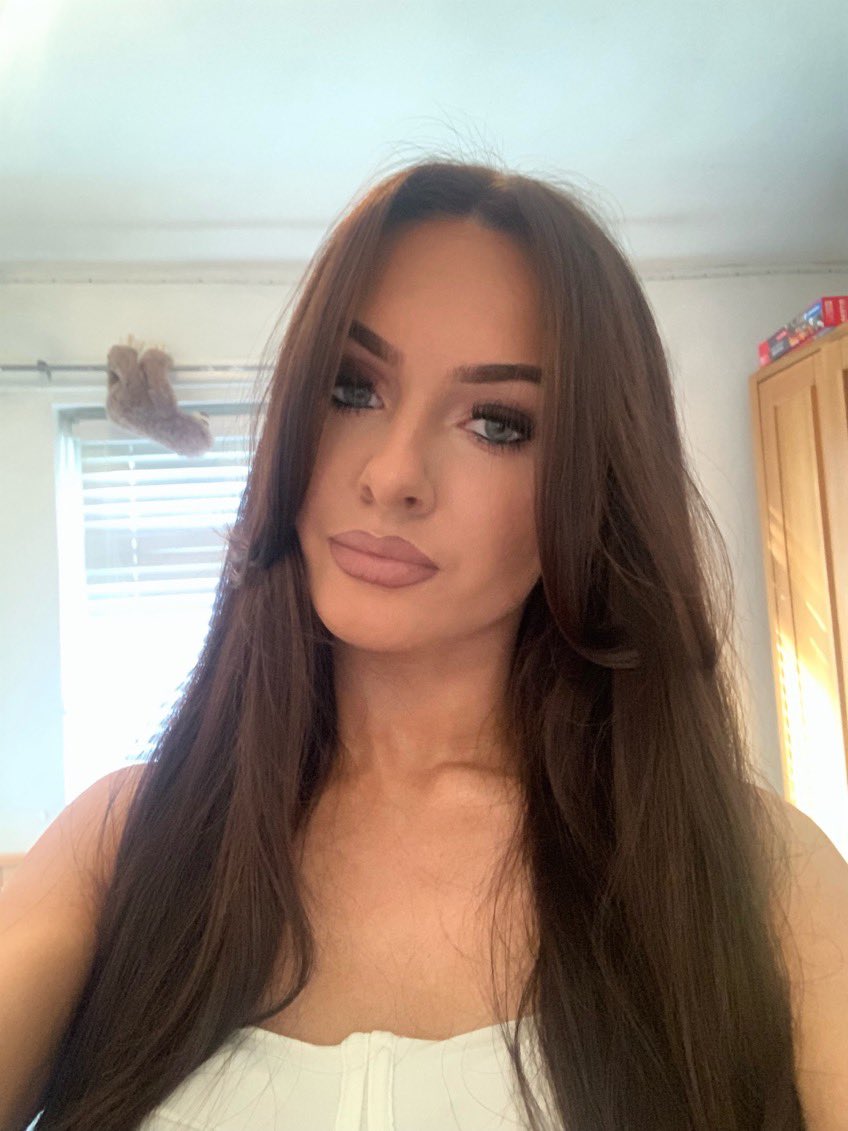 lucykik_'s tweet photo. Who’s paying for my dinner? 😋

Findom . Paypig . Domme https://t.co/0KxlHOip8R