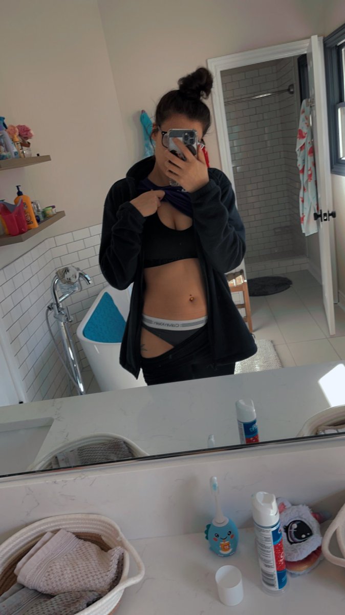 MarissaGrover24's tweet photo. New content being posted starting Sunday!!! Don’t miss out😉 subscribe https://t.co/3UP8K5WduX https://t.co/0dK8aaiDm2