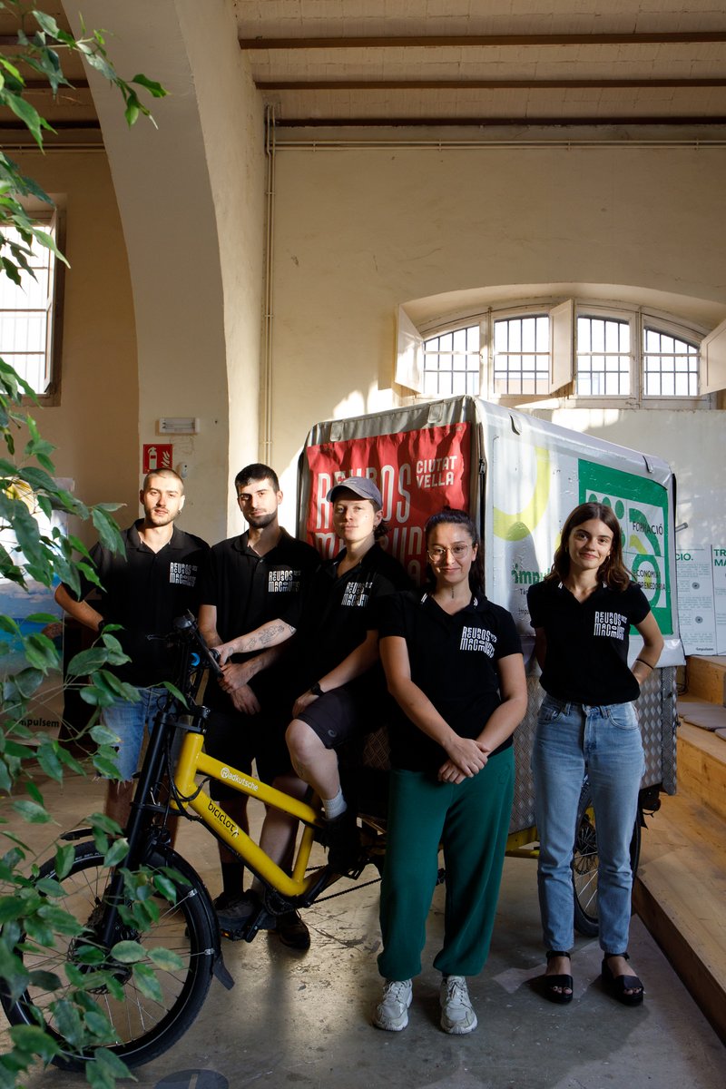 PladebarrisBCN's tweet photo. 👏🏻El Banc de Recursos @mancomunats de #CiutatVella és un projecte pioner a la ciutat que, a més, trenca la dicotomia de la propietat publicoprivada per generar un concepte innovador: la propietat comunitària.

@Bcn_CiutatVella https://t.co/ItLcOn8VQL