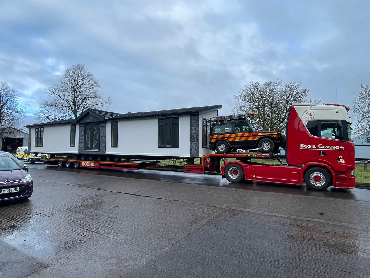BoxhillCaravan's tweet image. #transporting this 60x22 @WalkerBrosTFLtd to Essex today! @ScaniaUK #770s