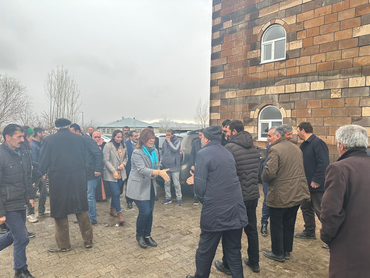 meraldanis's tweet photo. Karayazı’nın 
Göksu ve ulucanlar köylerinde taziye ziyaretlerinde bulunduk. 
#BuradayızBirlikteDeğistireceğiz https://t.co/M1wjtjOhZd
