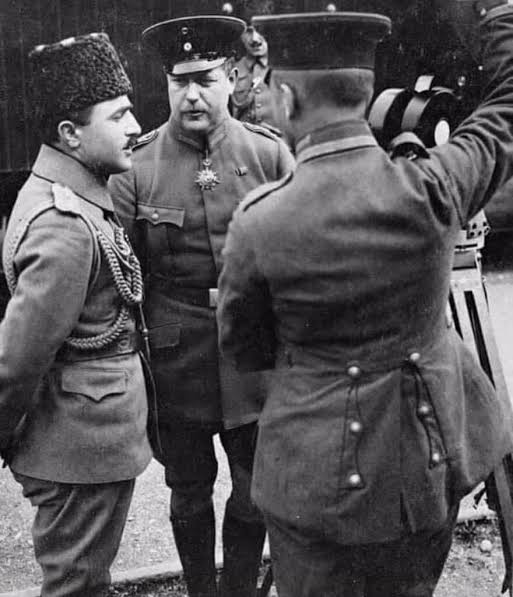 enisbozkurt_'s tweet photo. "Enver Paşa Türk Silahlı Kuvvetlerini yeniden kurmuştur. Orduda çok büyük bir gençleştirme hareketi yapmıştır. Bu gençleştirme hareketi sonunda 1912 yılında Bulgarların önünden kaçan o ordu 1914'ten itibaren aynı anda 5 cephede savaşma kabiliyeti göstermiştir."

- Murat Çulcu https://t.co/yiZR9QzXCR