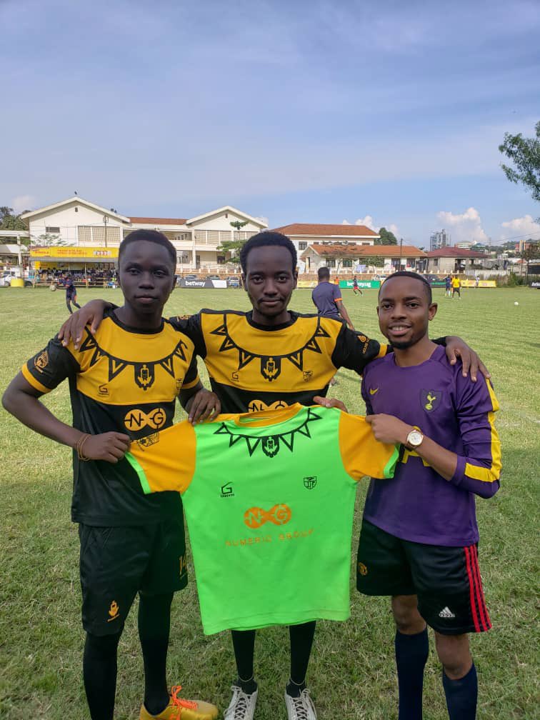 barbarians_fc's tweet photo. It’s Thursday!
Let’s throw it back to Tweny Tweny(2020)😅
Before the pandemic kube-d us badstyle🥲,
We had a great thing going🤞🏽👏🏿
What was your favorite highlight  in @thengoleague s2 @LegendsKla !?
#TBT
#COYB https://t.co/pK3pL2f25C