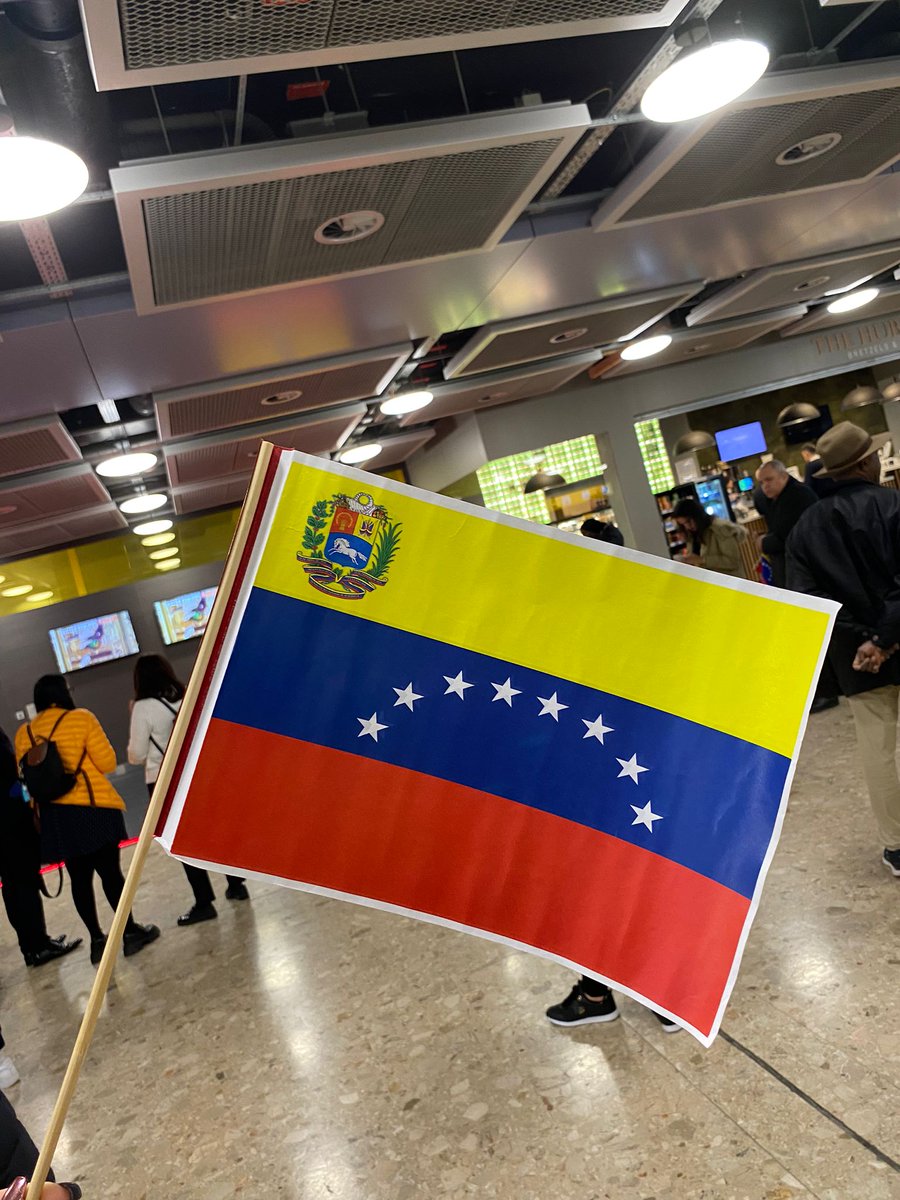 h_constant's tweet photo. ¡Bienvenidas y Bienvenidos!
Ginebra se viste de gala recibiendo a las niñas y niños de @elsistema, que nos honran con su visita. Es el primer destino internacional musical para esta nueva generación de nuestra Orquesta Sinfónica Nacional Infantil. 🇻🇪 ¡Orgullo y emoción Patria! 🇻🇪 https://t.co/KmvfxjzQWp