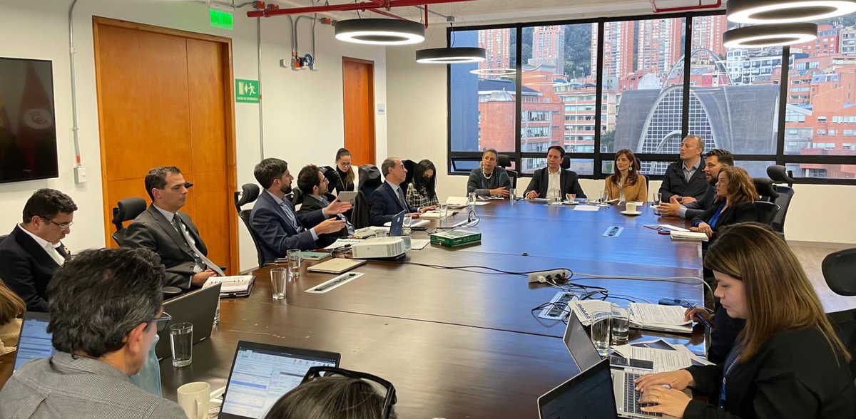SergioValdesB's tweet photo. ¡El cierre de la brecha digital en #Amazonas es una prioridad para el @Ministerio_TIC!

Con el @BancoMundialLAC y la @CRCCol, trabajamos en conjunto para encontrar alternativas tecnológicas que lleven conectividad al departamento más grande de #Colombia🇨🇴. https://t.co/PuVoK2YdFv