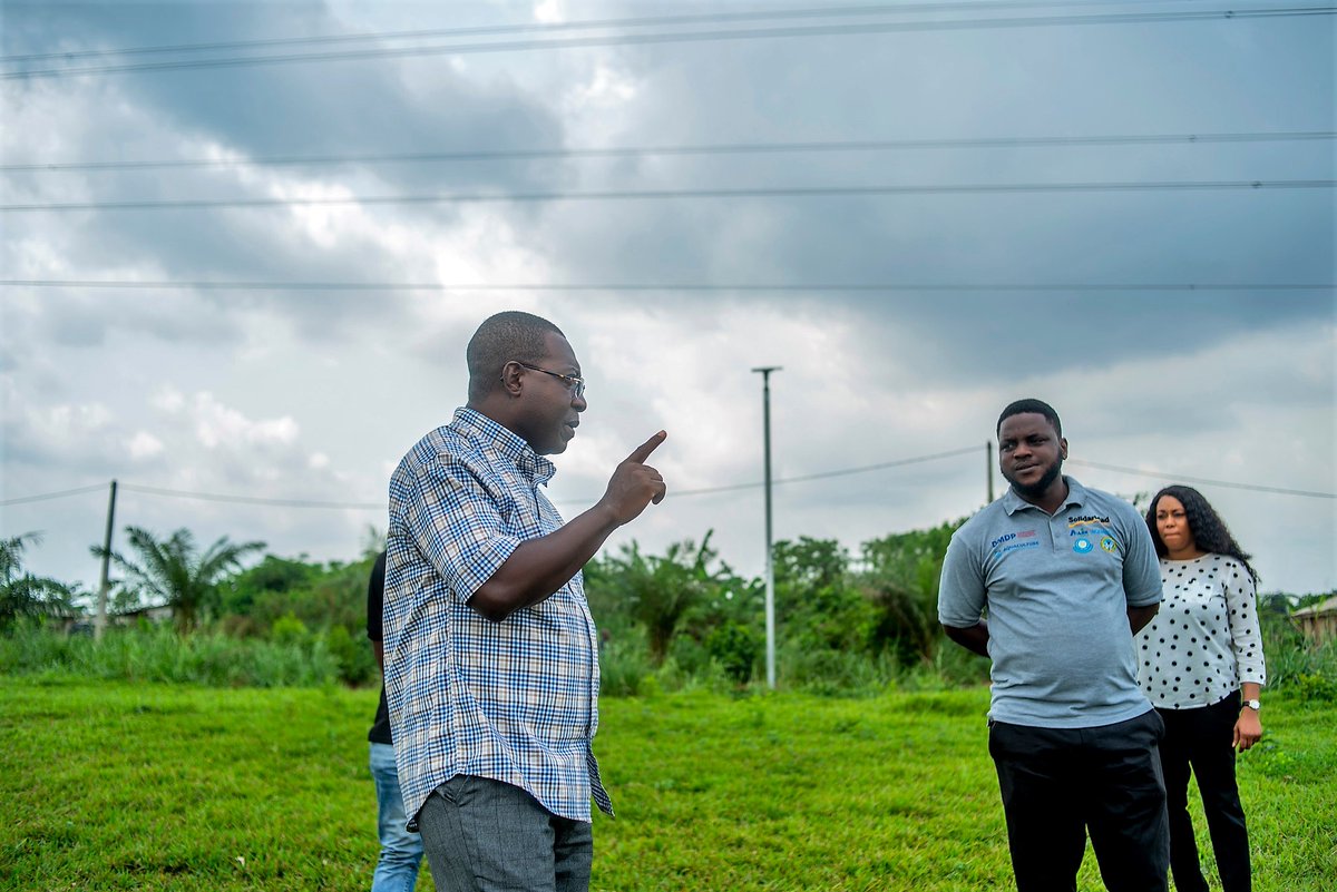 Solidaridad_wa's tweet photo. To provide over 1,300 fish farmers in Eriwe, Nigeria, with #cleanenergy, a solar energy system has been installed by @idipronline under #ADPN funded by Danida Market Development Partnerships. Isaac Gyamfi, the Regional Director of @Solidaridad_wa, was at the site during his visit https://t.co/3VNbwYZqy0