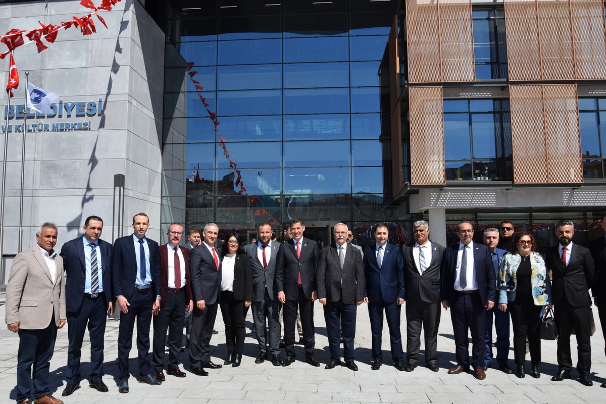 Bugün Çanakkale gezimize, Çanakkale Belediye Başkanı @BSKulgurgokhan ’ı ziyaret ederek devam ettik. Ülkemizin tarihi misyonunda önemli bir yeri olan güzel şehrimizdeki çalışmalar hakkında istişare ettik.

#OAnGeliyor