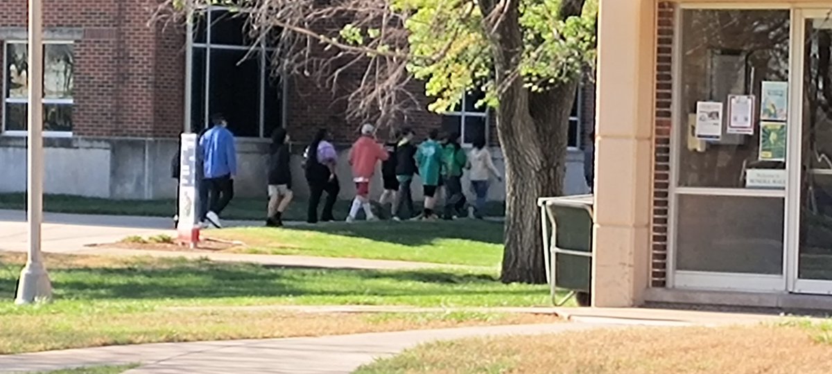 CareerExplo260's tweet photo. 5th grade are off on their college tour @NewmanU . They even got to play a cool trivia game!! @DerbySchoolsKS https://t.co/XobBPxSmxl