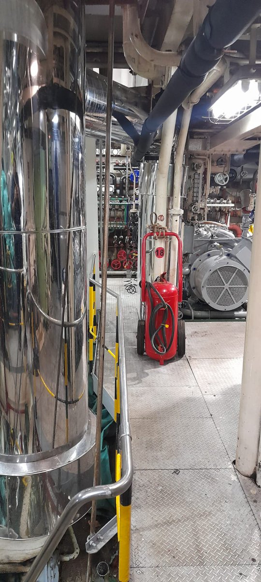 JGradmont's tweet photo. 🚢 A primera vista la pesca parece una actividad fácil, donde simplemente, hay 
que capturar peces con una red o anzuelos. Por el contrario, es una dura y compleja actividad. Por esto no podemos dejar ningún detalle librado al azar!
#mantenimiento #trabajo
#innovación #pesca🇦🇷 https://t.co/R2BCAjVCGv