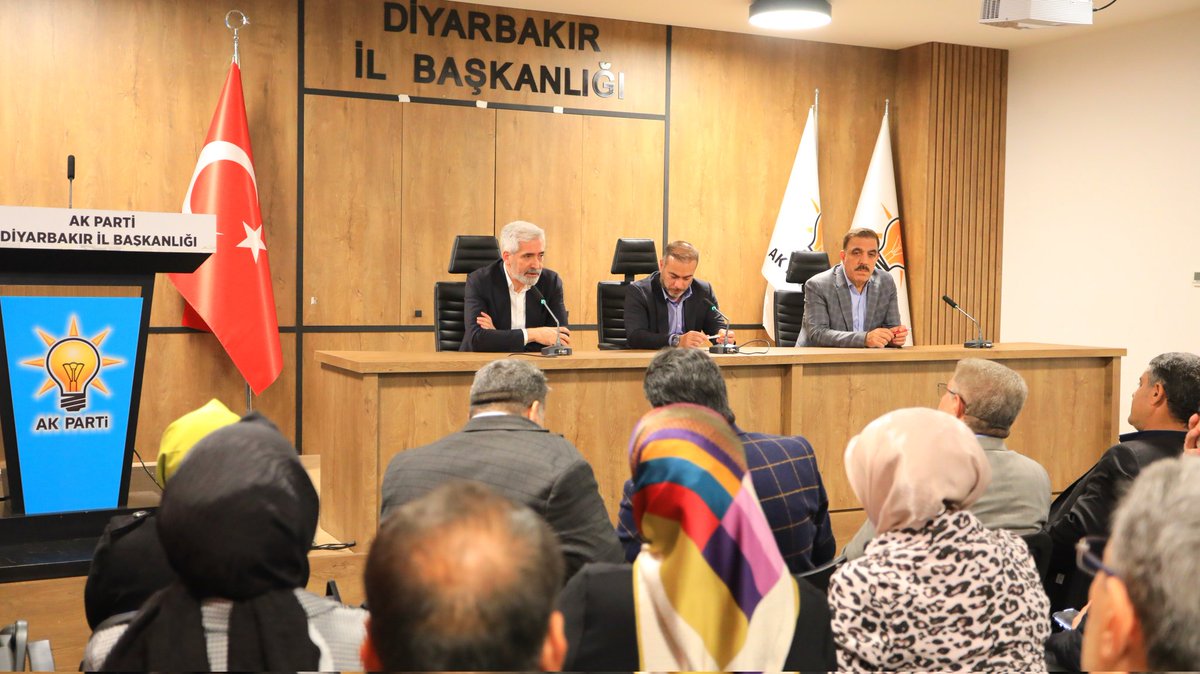 GalipEnsarioglu's tweet photo. 14 Mayıs 2023 seçim çalışmaları ve Cumhurbaşkanımız Sn 
@RTErdogan‘ın Diyarbakır'ımıza teşrifleriyle alakalı istişare toplantımızı gerçekleştirdik. 
Hayırlara vesile olur inşallah.

📍AK Parti Diyarbakır İl Başkanlığı

@AkPartiDbakir @Akkadindiyarbkr @AKGenclik021 https://t.co/LL0ztSR7T5