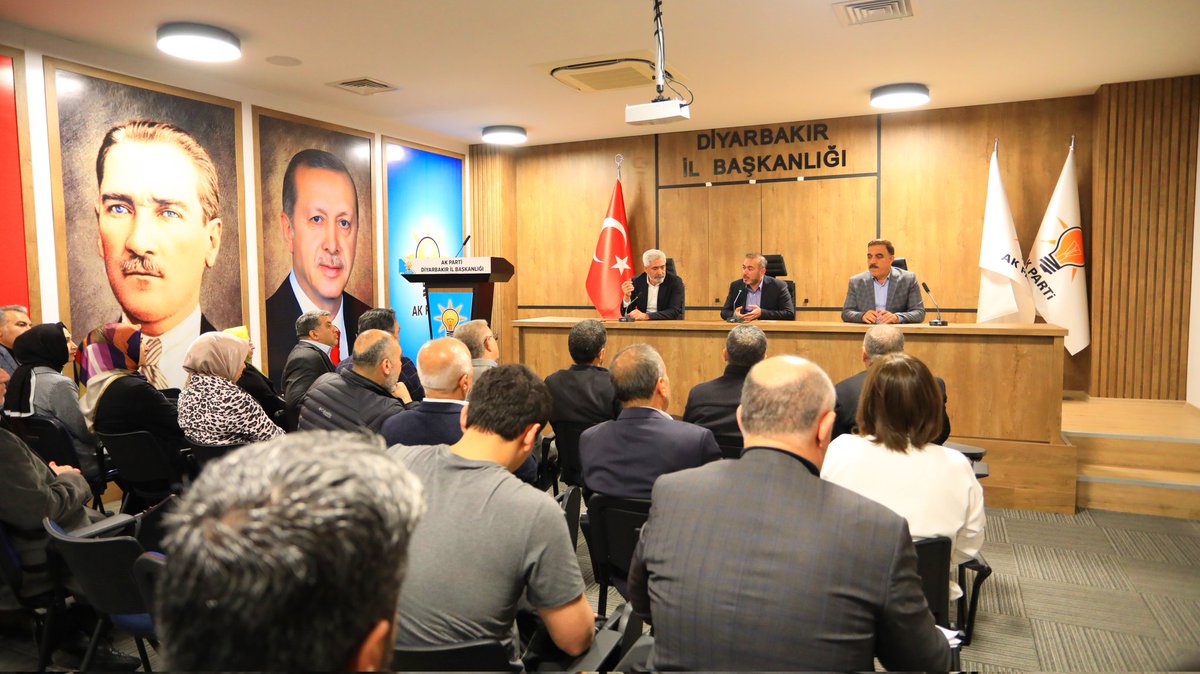 GalipEnsarioglu's tweet photo. 14 Mayıs 2023 seçim çalışmaları ve Cumhurbaşkanımız Sn 
@RTErdogan‘ın Diyarbakır'ımıza teşrifleriyle alakalı istişare toplantımızı gerçekleştirdik. 
Hayırlara vesile olur inşallah.

📍AK Parti Diyarbakır İl Başkanlığı

@AkPartiDbakir @Akkadindiyarbkr @AKGenclik021 https://t.co/LL0ztSR7T5