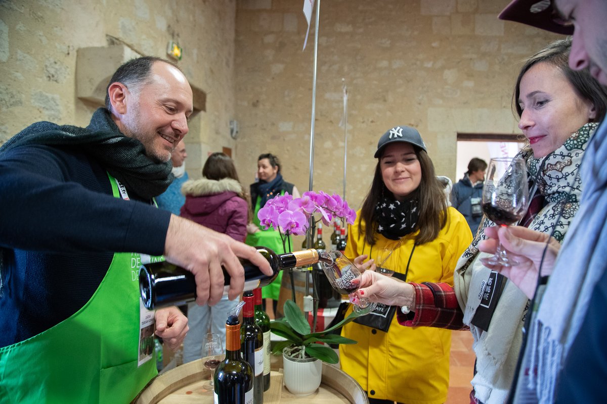 VinBlaye's tweet photo. 🔔DERNIERES HEURES pour profiter du billet dégustation Printemps des Vins de #Blaye au tarif préférentiel de 8€ (10€ sur place) ! Billet indispensable pour animations et dégustations🍷
Infos et prévente👇
https://t.co/deTRXESUKd
#PDVBlaye #vin #Bordeaux #Gironde #vinsdebordeaux https://t.co/UsuPvUjqlX