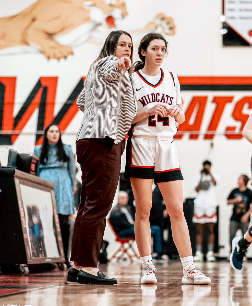kell_mj's tweet photo. Happy Birthday @coach_durst !! Everyone knows I’d be lost without you 😂 but really - I can’t thank you enough for trusting my vision &amp; coming over to LH with me. Not everyone can say they get to work everyday with their best friend! ENJOY YOUR DAY! 🎉🎈🎁🎂 https://t.co/Abepxm59Fc