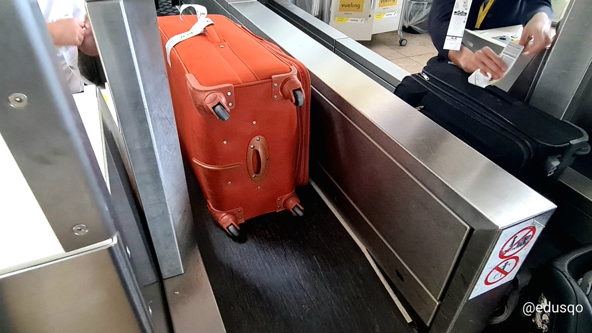 edusqo's tweet photo. Pre #FNAFriday... de camino a Gerona/Girona para participar en el XXXI Congreso Catalán de Citopatología (14-15 Abril 2023).
#FioNA tan encantada de formar parte del mismo (y yo 🙌🏽😄) y lista para embarcar ✈️ 
#CitopatCat @CitopatolCAT
#CytoPath #PAAF #Fioners #MedEd #SBME https://t.co/hP8AVXU9Ui