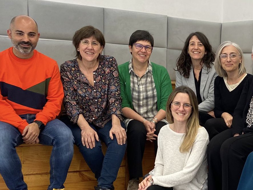 art_educ's tweet photo. Sempre és un plaer compartir experiències, coneixements i percepcions amb la @FundacioCarulla i el Jurat #Baldiris … És un luxe comptar amb una comunitat d’aprenentatge que acull i nodreix #PremisBaldirisReixac2023 #ElsBaldiris2023 #Mutare #LaCulturaTransforma #art #cultura #edu https://t.co/MiNw2uzzDV