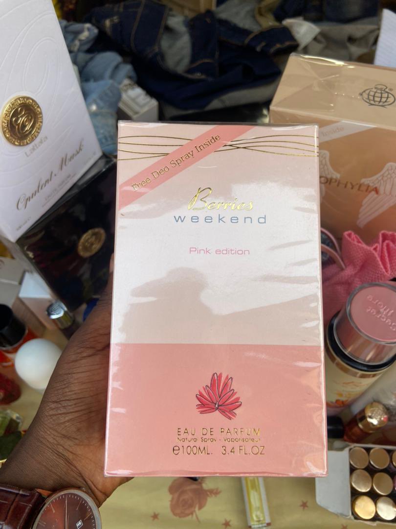 Allscentshub's tweet photo. If you’re in unilag, I have these perfumes and more for sale at a discounted price. 
Please kindly check out my stand at the MTH hall week. 
Tell a friend to tell a friend. 
#pagesbydamicommerce https://t.co/0wu1sjqpSv