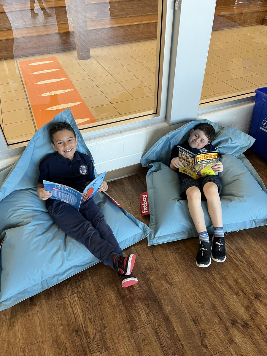 msjmedeiros's tweet photo. Enjoying silently reading in the library 🫶🏽 https://t.co/7FOjbFtfUH