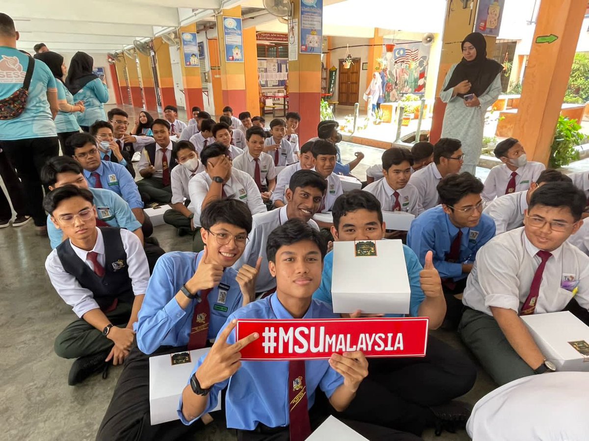 MsumalaysiaS's tweet photo. MSU SESS students and staff carried out @MSUmalaysia’s 2G culture among school’s community today.
#MSUmalaysia #BTESL #BECE #BPR #BPSY #BCG #BEPE
#RamadanKindness
#IhyaRamadan https://t.co/5zFxKW2NGI