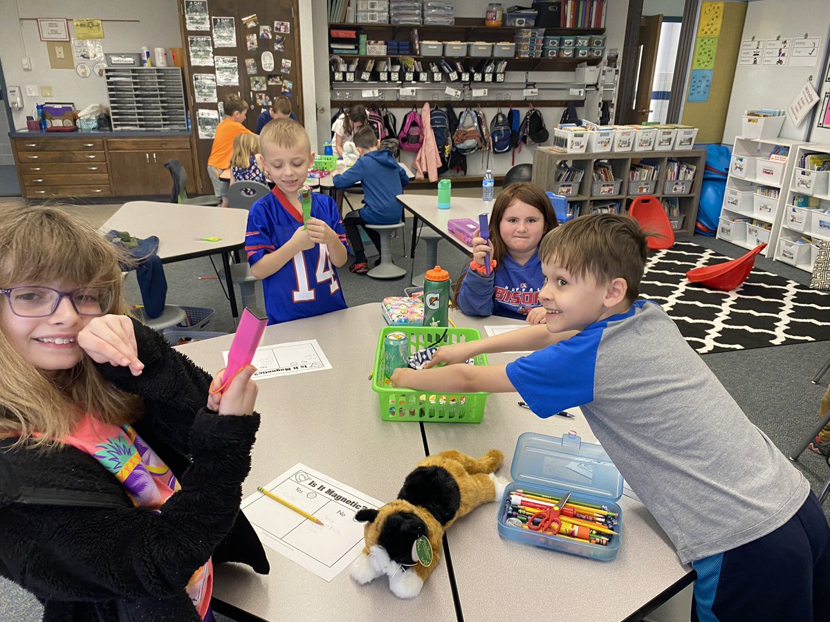 TaboneClassroom's tweet photo. Magnet FUN! #barkercsd https://t.co/BekaTA50Y5