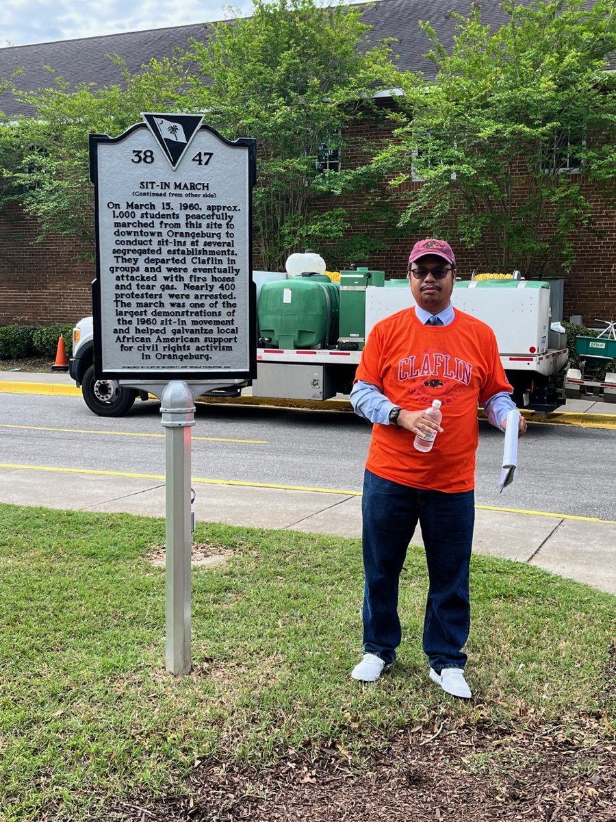 ClaflinHumanit1's tweet photo. Asst Prof #History in #CUHumanities, Dr. @robgreeneII, leading 1st tour @ClaflinUniv1869's campus. Still time to join additional tours. #claflin #claflinuniversity #hbcu #hbcuhistory #hbcubuzz #hbcutimes #hbcupride #hbcualumni #history #campustours #civilrights #freedomland https://t.co/CLH3jtzQkj